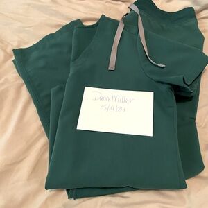 FIGS Women Amazon Green Scrub Set